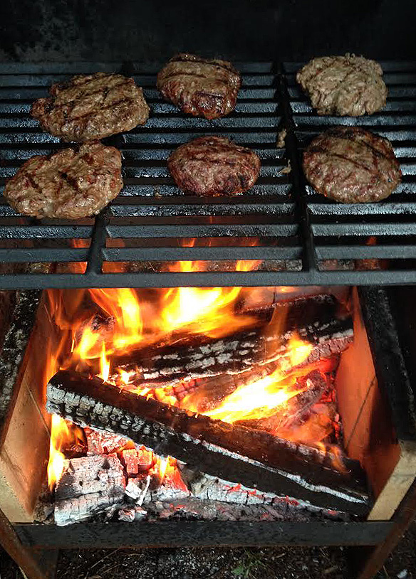 grill over wood 01